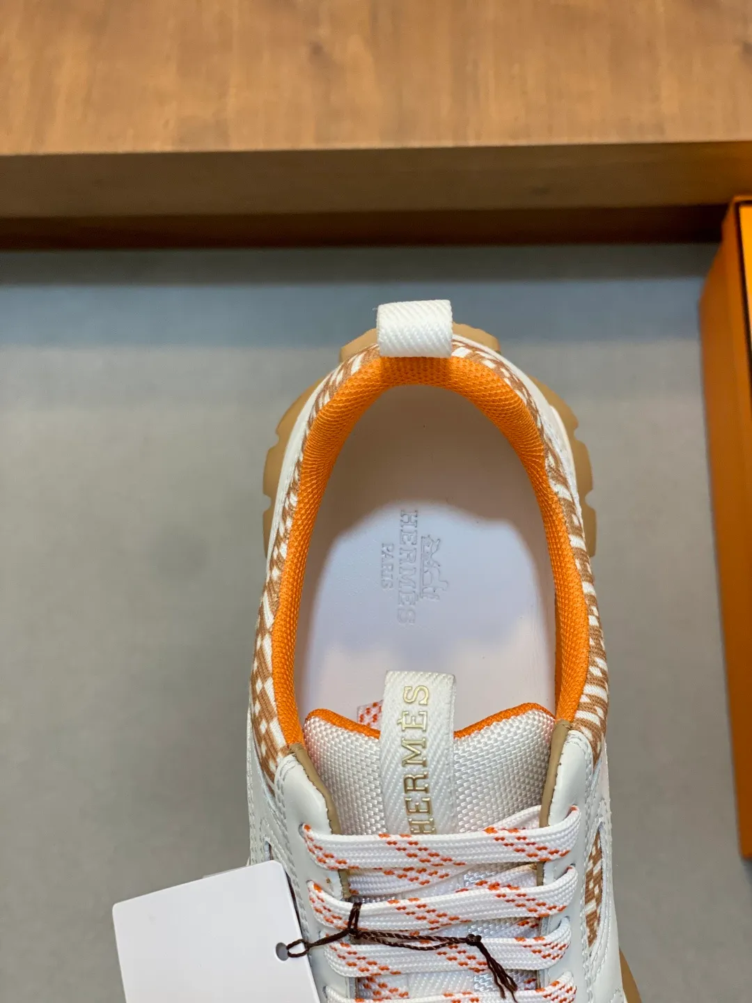 Men's shoes 💰860 Hermès/Hermès official GRAMME men's sports and running casual shoes. Made of jacquard calfskin technical fabric combination. The smooth lines of the upper highlight the sports fashion style. HERMES special jacquard webbing. The outsole is made of foam shock absorption and EVA injection bottom sheet. It is a double-layer hand-made combination. The whole shoe is very comfortable, light and extremely stable after being put on. Casual and simple style. Men's shoes 39 40 41 42 43 44